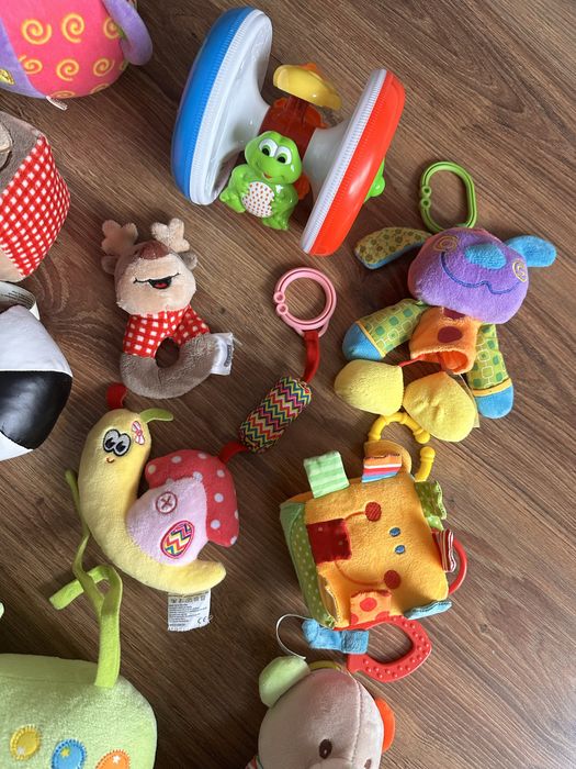 Różne zabawki i grzechotki
