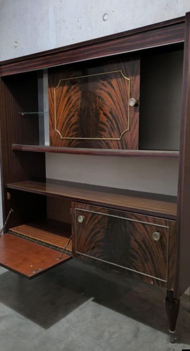 MÓVEL Aparador buffet de raiz de Nogueira Art Déco. madeira folheado.