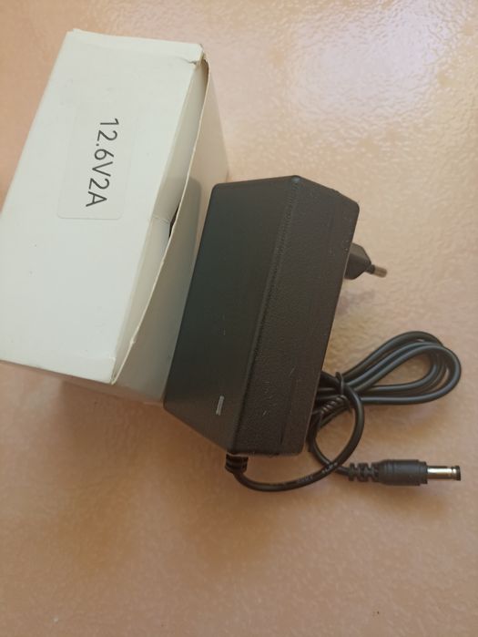 Зарядний адаптер (зарядний пристрій) 12.6V 2A для літієвих акумуляторів 3S збірок.