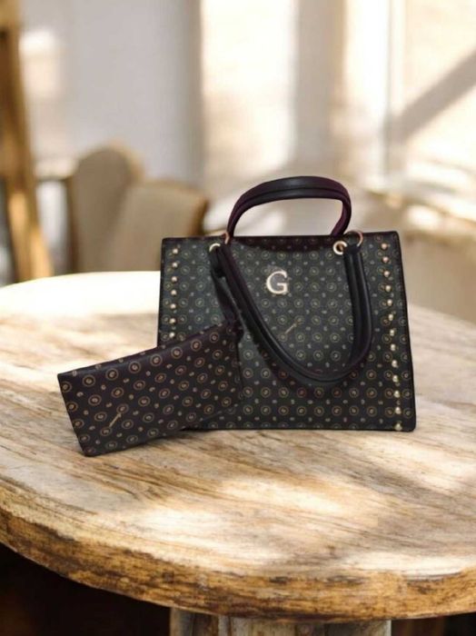 Mala preta com bolsa nécessaire