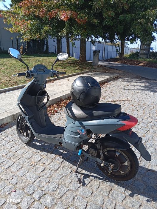 Mota elétrica bateria semi nova