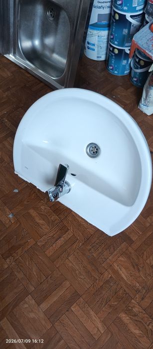 Używana umywalka ,plus kran