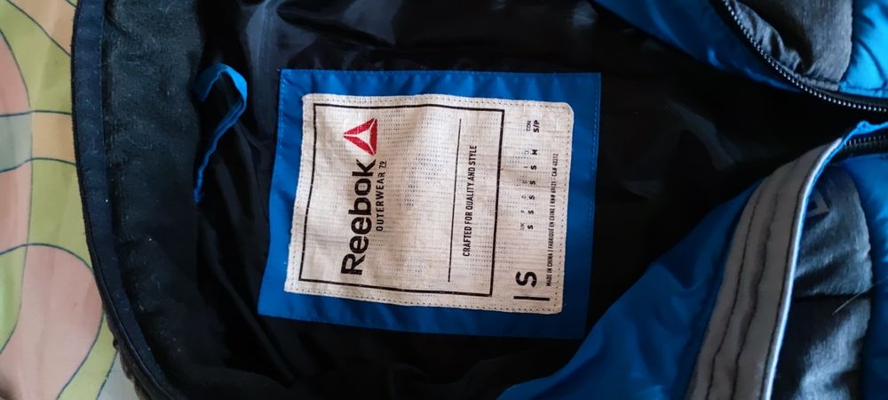 Продам зимнюю куртку Reebok