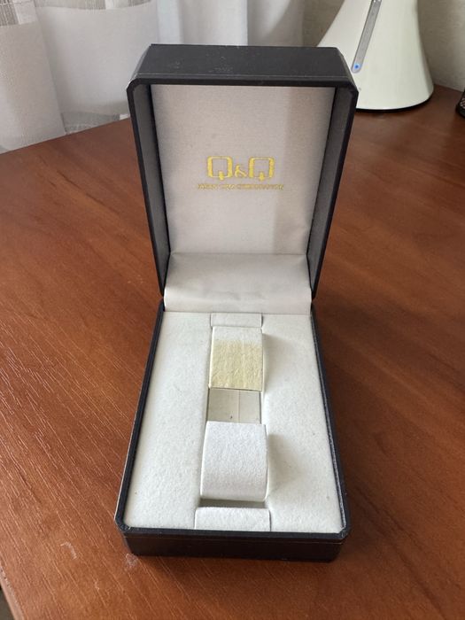 Футляр для годинника Q&Q