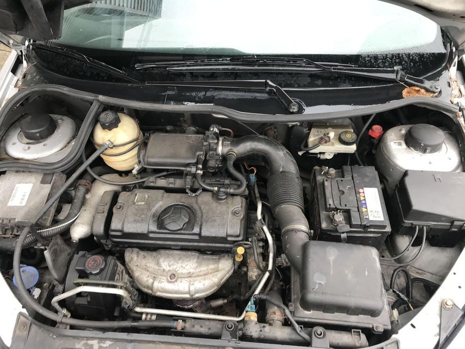 Peugeot 206 1.4cc 5P 2000 - Para Peças