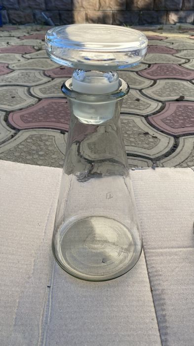 Колба (графин) стеклянная коническая