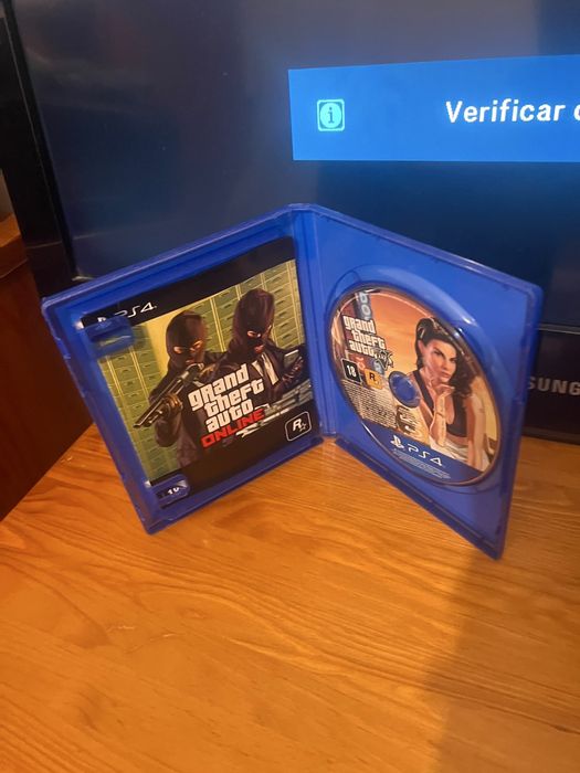PlayStation 4 Slim 500GB + 2 Comandos + 4 Jogos + Guitarra Guitar Hero – Excelente Lote  Vendo