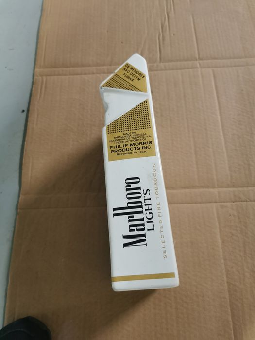 Cinzeiro Marlboro