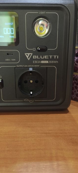 Bluetti EB3A і зарядна станція