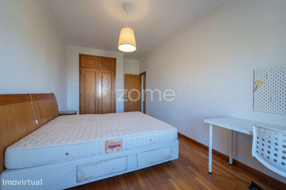Apartamento T4 Com Garagem Fechada Em São Vitor - Braga