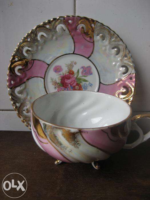 Chávenas e pires antigos