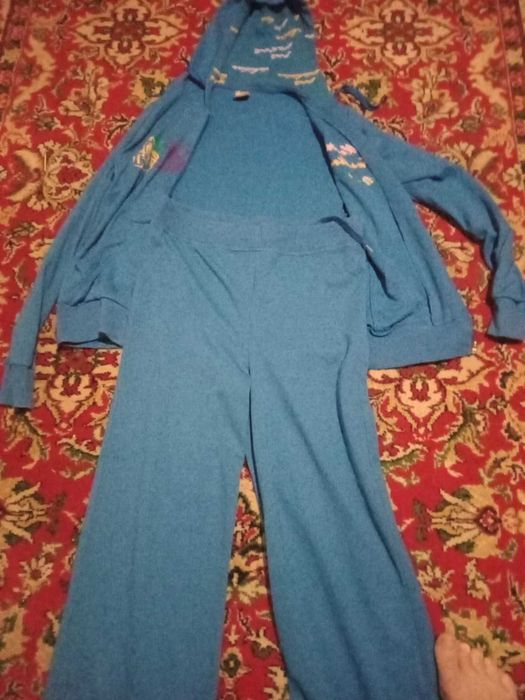 Женский спортивный костюм