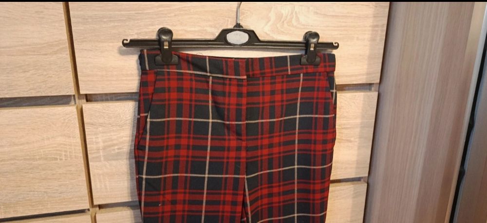 Czerwone Eleganckie damskie spodnie w krate