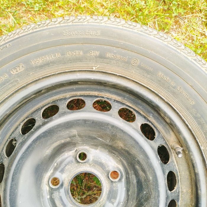 Opona z felgą, koła zapasowe