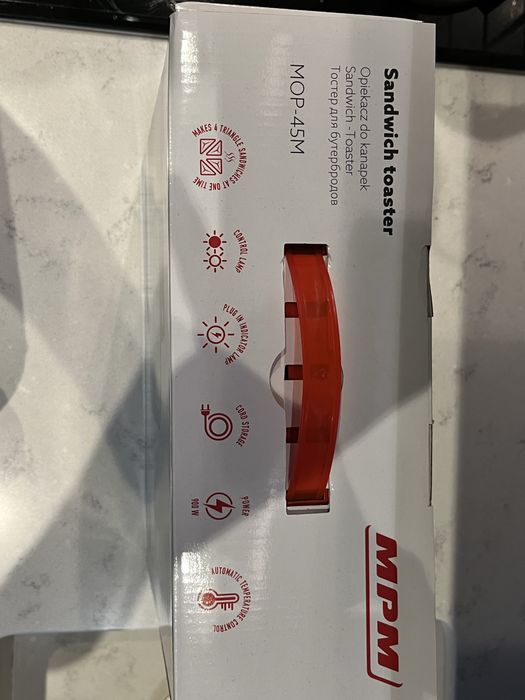 Srebrny toster opiekacz