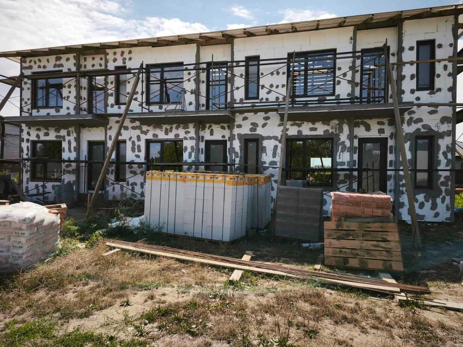 Продається котедж на початку будівництва по вул. Олени Пчілки Код: 46463*