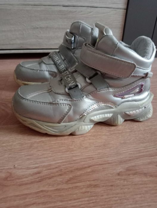 Продам ботинки для девочки размер 31