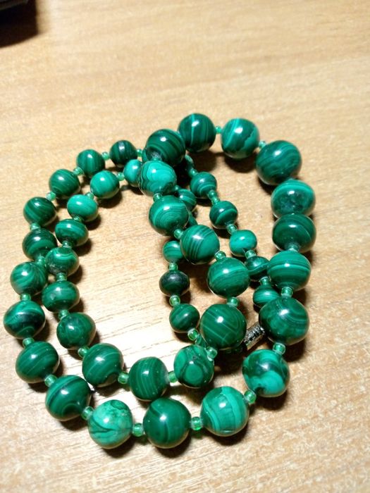 Подарок для женщин,бусы  натуральный камень малахит,