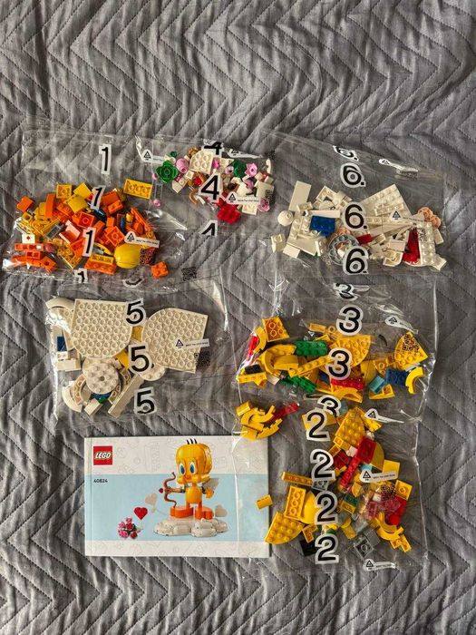 LEGO Iconic 40824 Uroczy kanarek Tweety