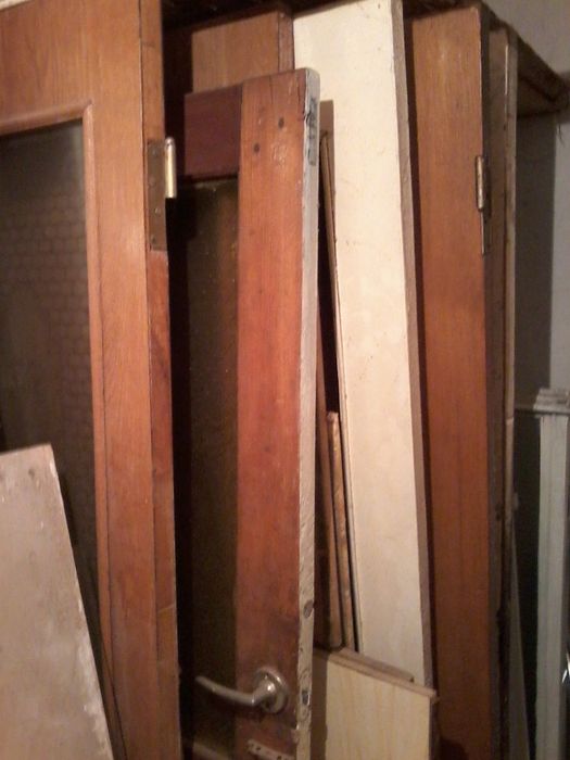 Двері різні б/у,з коробкою,замком і завісами.обналичка мдф,лиштва