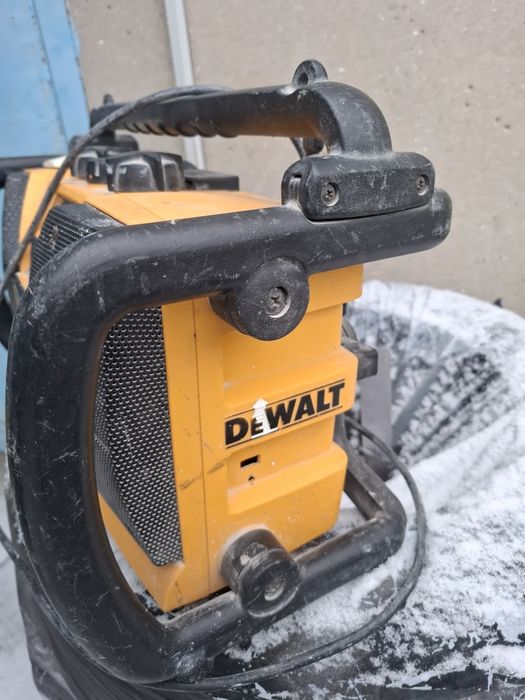 Радио зарядка Dewalt