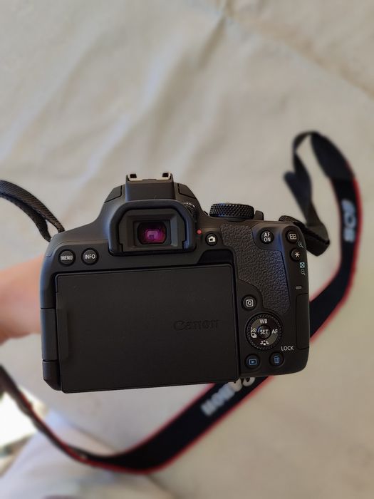 Canon 850D + Objetiva 18-55mm