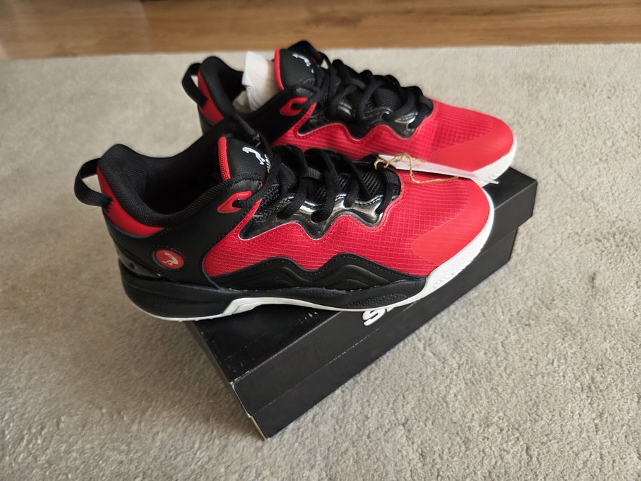 Nowe buty chłopięce Shaq Shaquille O'Neal 39Nowe buty chłopięce Shaq Shaquille O'Neal Rozmiar 39

Długość wkładki 24,5cm

Polecam