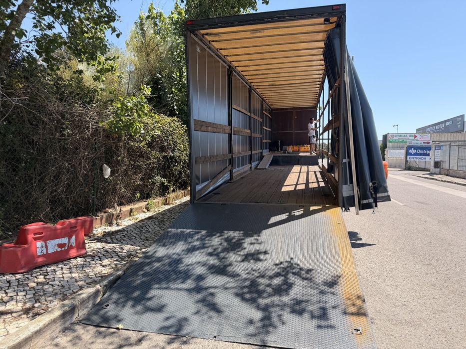 SEMI-REBOQUE FRUEHAUF Porta Maquinas com Rampa Hidraulica Excelente ###OPORTUNIDADE###