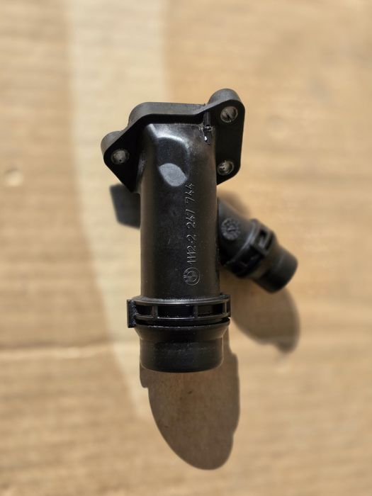 Króciec płynu chłodzącego wody pod kolektor BMW E39 E46 E38 E60 X5 X3 E38 E70 E90 E83 E87 M47 M57 2.0d 2.5d 3.0d