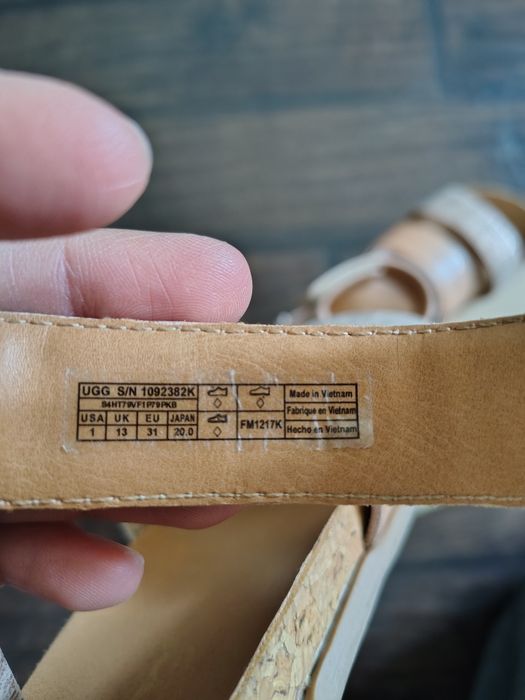 UGG sandały dziecięce dziewczyna 31 złoto -beżowe