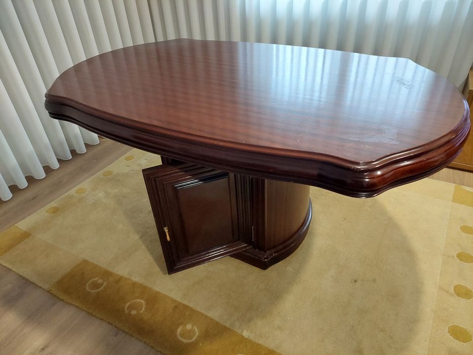 Mesa de jantar mogno