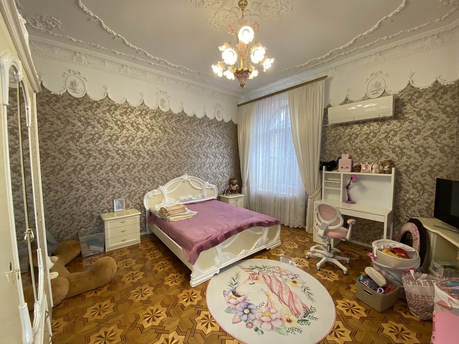 9 ст Б.Фонтана дом с бассейном