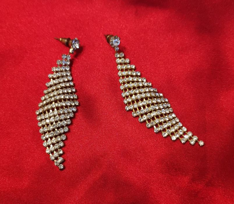 Kolczyki w kolorze złota.