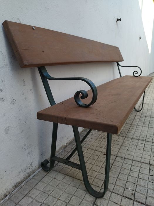 Banco antigo de jardim