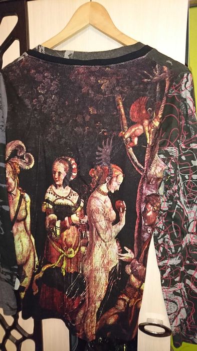 Продам кофту с длинными рукавами