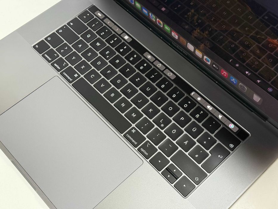 Apple MacBook Pro 15 2018 TouchBar - i7 16GB / 256GB - 84% Kondycji Baterii - Gwarancja - Stan BDB -