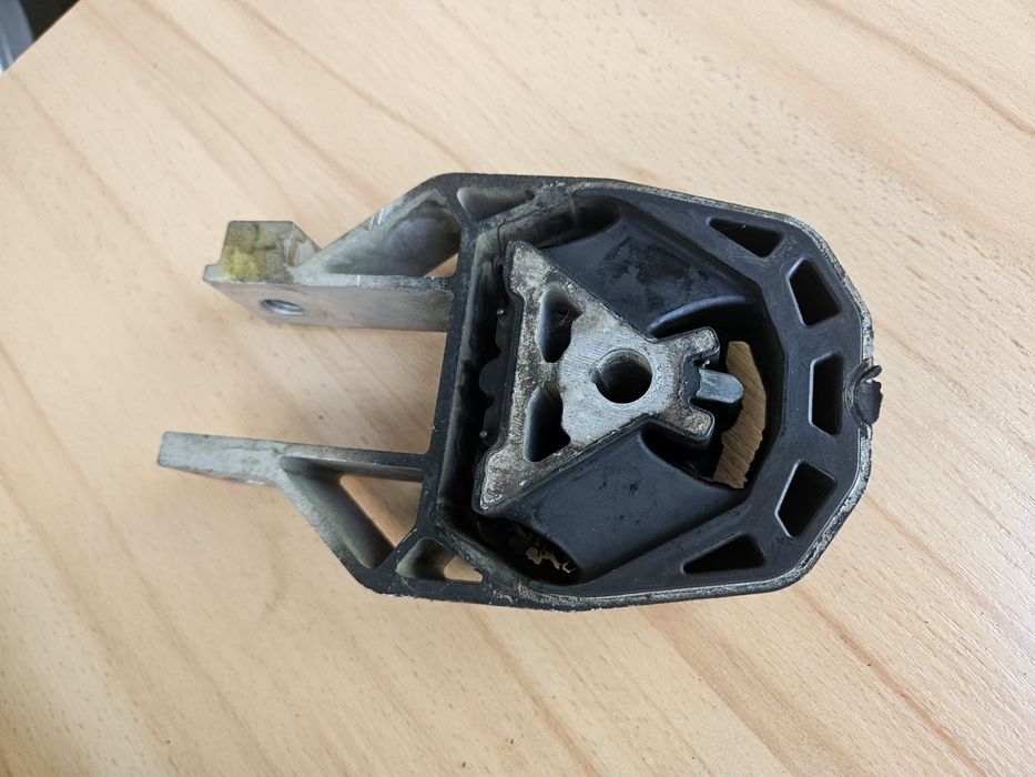 Ford Focus mk3 poduszka środkowa pod silnik