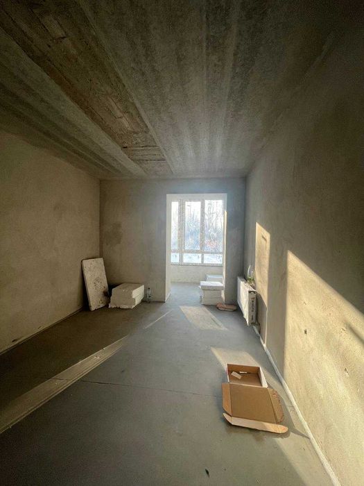 Велика 3к квартира з частковим ремонтом Будинок введено в експлуатацію