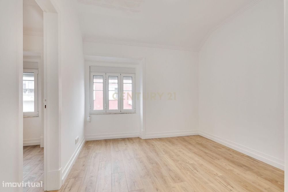 Apartamento T2, totalmente renovado.