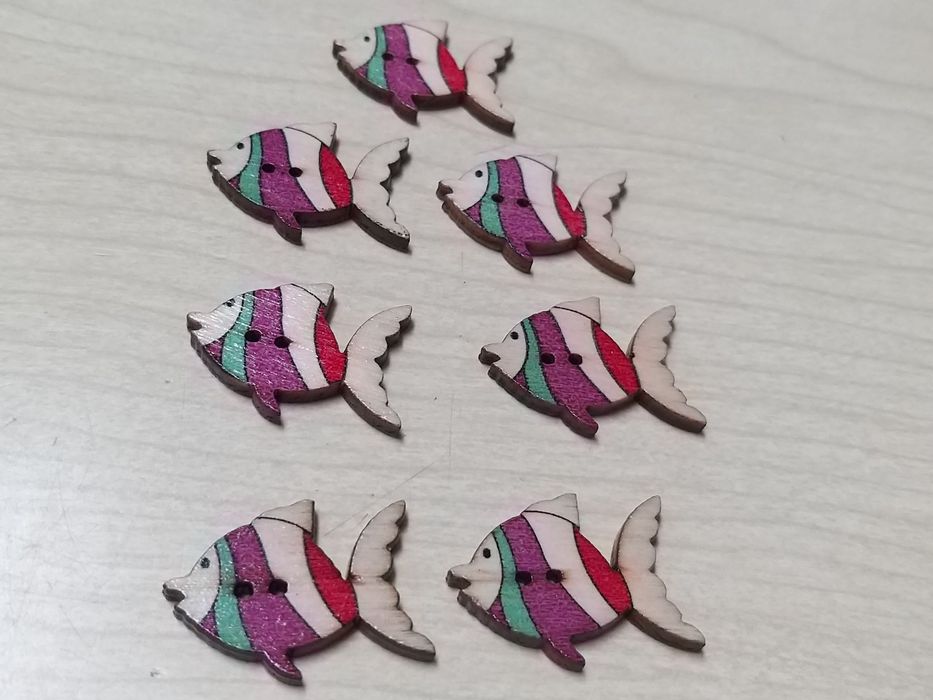 Botões: Peixes em Madeira.