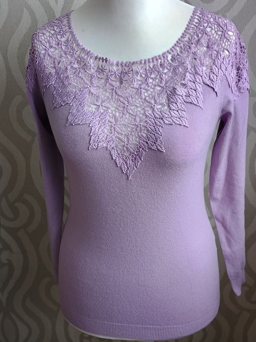 Sweter  z ażurowym karczkiem S