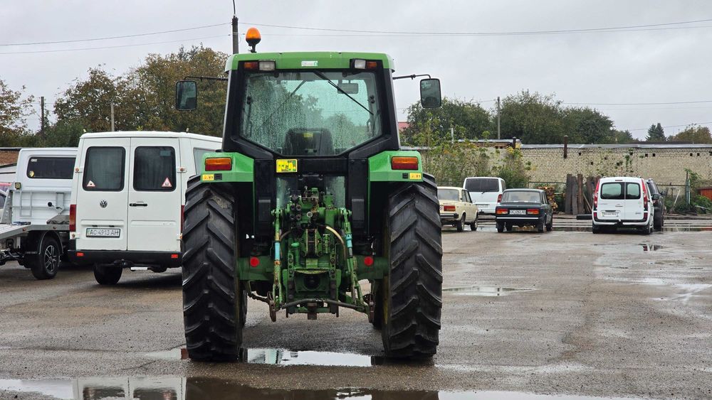 Свіжопривезений трактор Джон дір