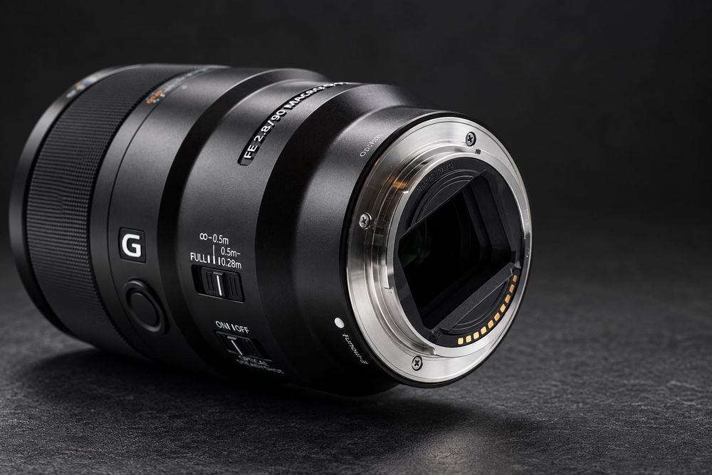 Sony FE 90mm f/2.8 Macro G OSS — 1:1 | Full-Frame | Excelente Estado