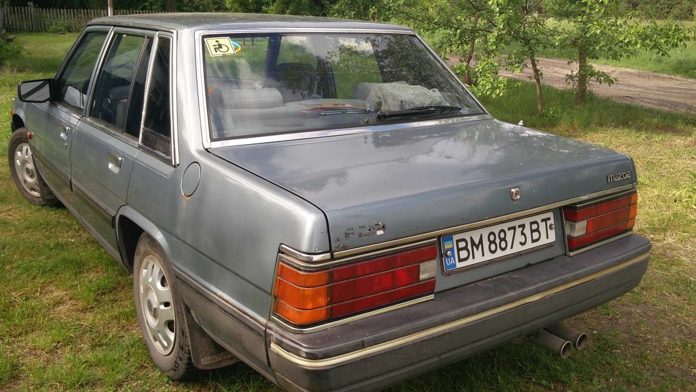 Автомобиль Мазда 929