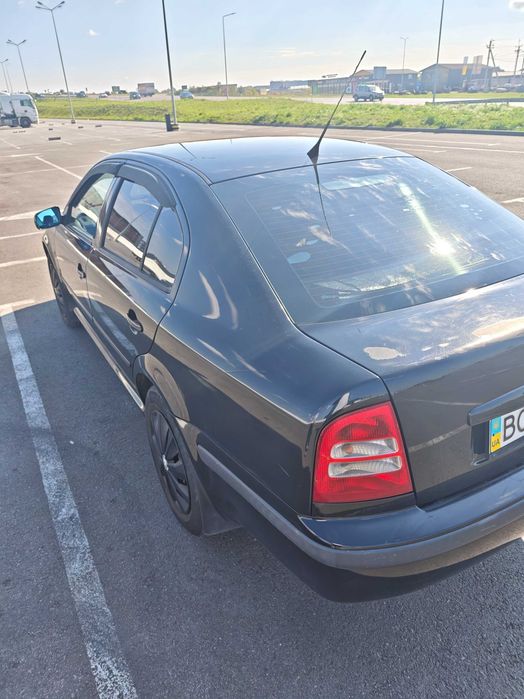 Автомобіль Skoda Octavia Tour