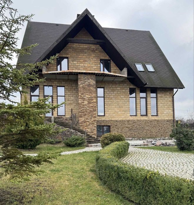 Продам 2х этажный дом в Бабаях,под чистовую отделку,390м2(код5464)