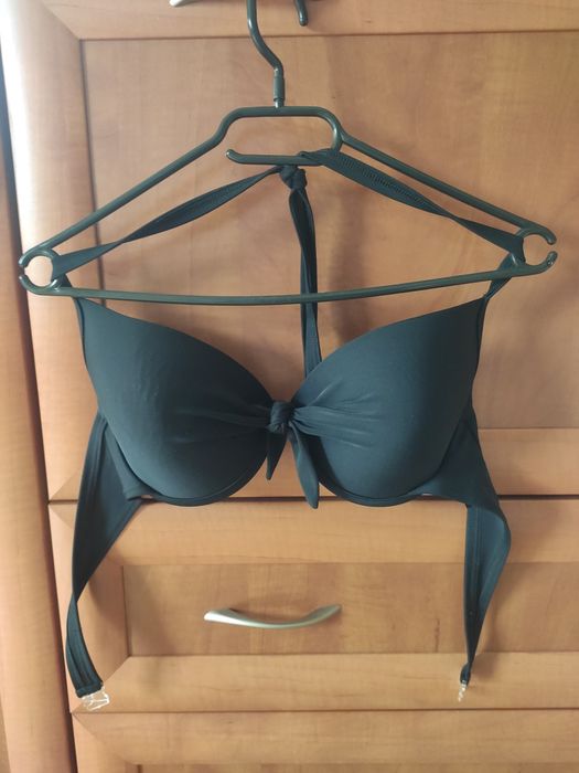 Czarny biustonosz góra od bikini 44C/B