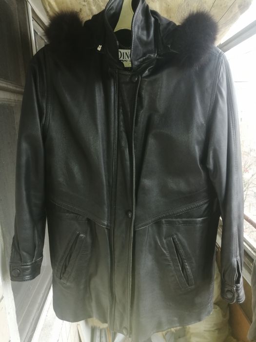 Продаж жіночої шкіряної куртки