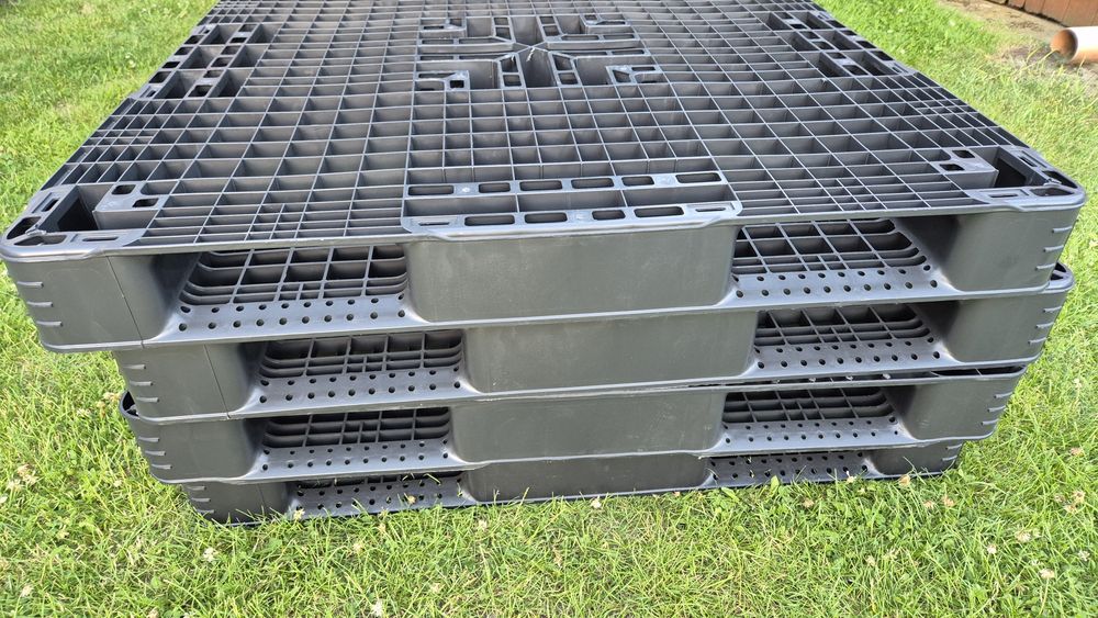 Palety plastikowe 110x110x12 cm