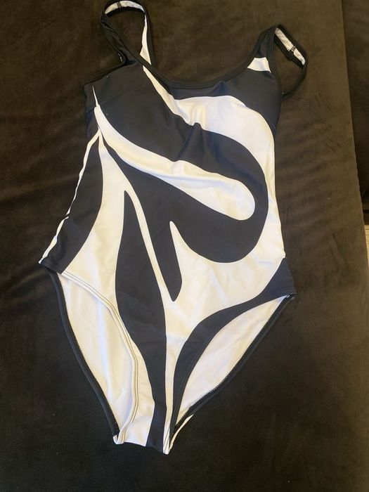 Купальник суцільний новий